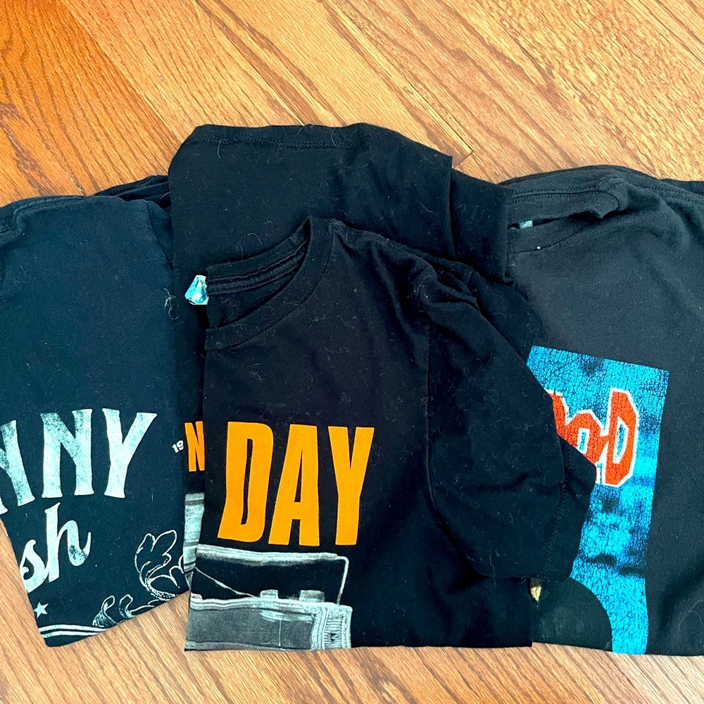 Lot of 3 graphic tees